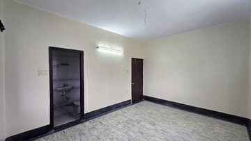 Room in 3 BHK Apartment at Middleton Street – for Sale