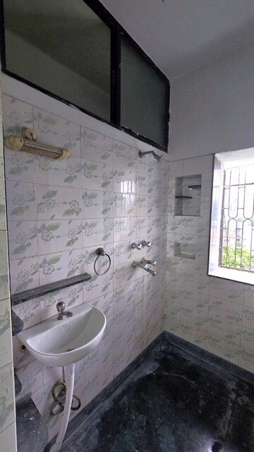 Bathroom in 3 BHK Apartment at Middleton Street – for Sale
