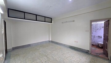 Room in 3 BHK Apartment at Middleton Street – for Sale