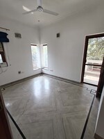 4 BHK + Extra Room 400 Sq.Yd. Builder Floor in Sector 52