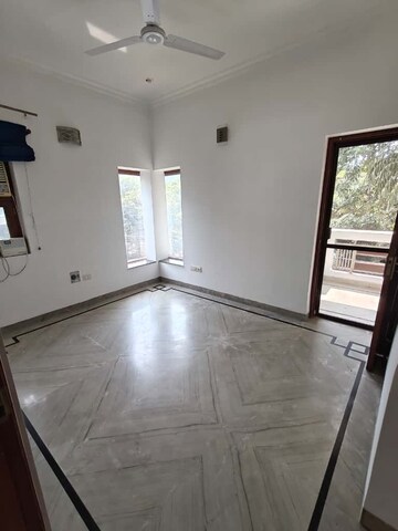 4 BHK Builder Floor For Rent in Sector 52