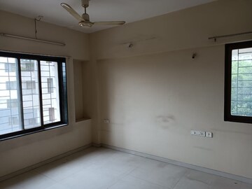 Room in 3 BHK Apartment at Paranjape Gloria Grace, Bavdhan – for Rent