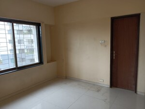 Room in 3 BHK Apartment at Paranjape Gloria Grace, Bavdhan – for Rent