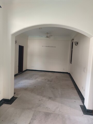 Room in 3.5 BHK Villa at Greenwoods Society, Omega Iv Greater Noida – for Sale