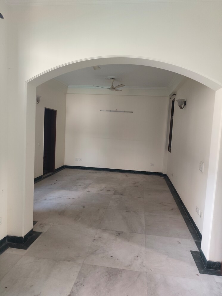 Room, greenwoods-society 3.5 Bedroom 300 Sq.Mt. Villa In Omega Iv Greater Noida Greater Noida 9550463