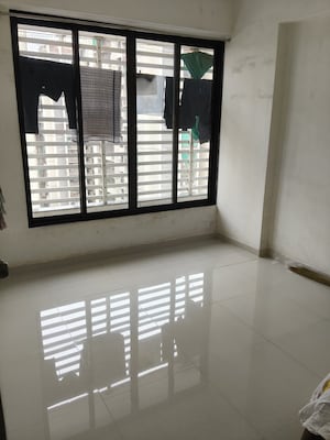 Room in 2 BHK Apartment at Vaishnodevi Circle – for Rent