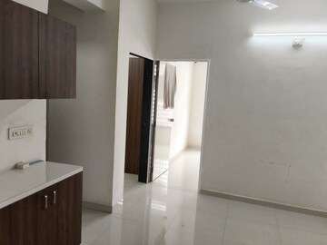Room in 2 BHK Apartment at Vaishnodevi Circle – for Rent