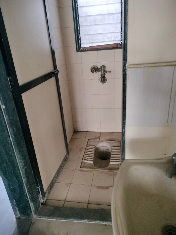 Bathroom, puranik-city 1 Bedroom 550 Sq.Ft. Apartment In Kasarvadavali Thane 9550510