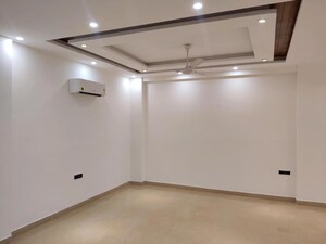 Room in 4 BHK Builder Floor at Sector 43 – for Rent