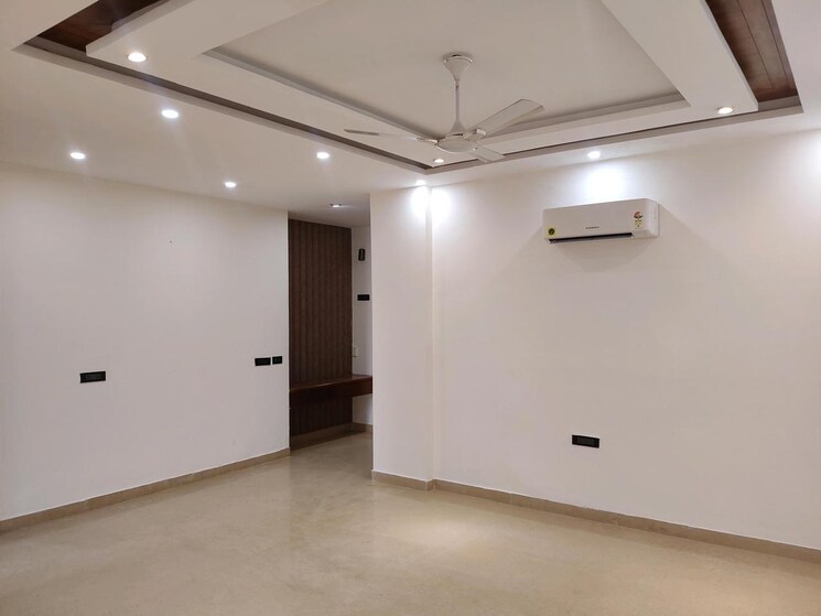 Room, sector 43 4 Bedroom 500 Sq.Yd. Builder Floor In Sector 43 Gurgaon 9550501