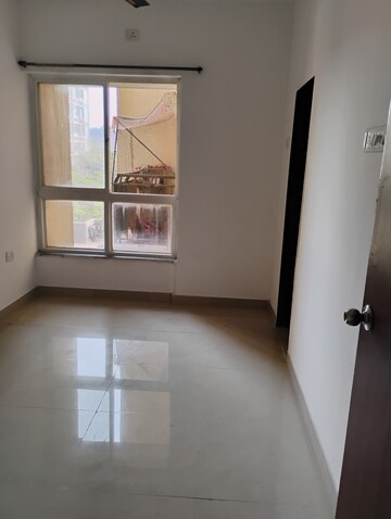 Room in 2 BHK Apartment at DB Orchid Ozone, Dahisar East – for Rent