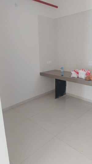 Room in 3 BHK Apartment at Paranjape Gloria Grand, Bavdhan – for Rent