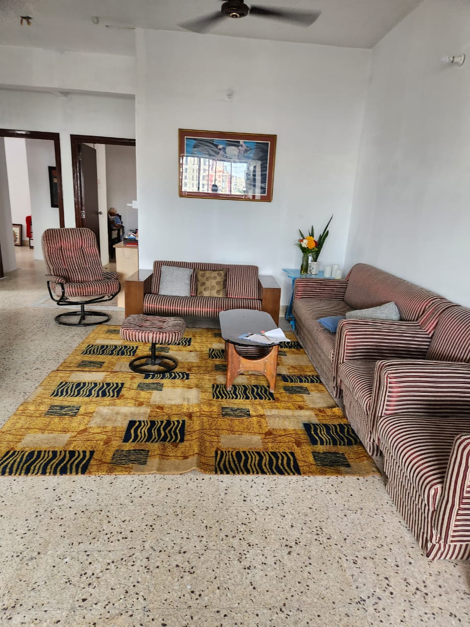 4 BHK + Servant Room Apartment For Sale in Shakespeare Sarani