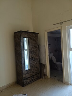 Room in 1 BHK Apartment at Gaur City 2 - 14th Avenue, Sector 16c Greater Noida – for Rent