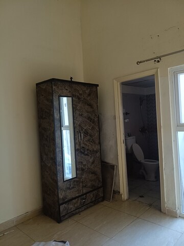 Room in 1 BHK Apartment at Gaur City 2 - 14th Avenue, Sector 16c Greater Noida – for Rent