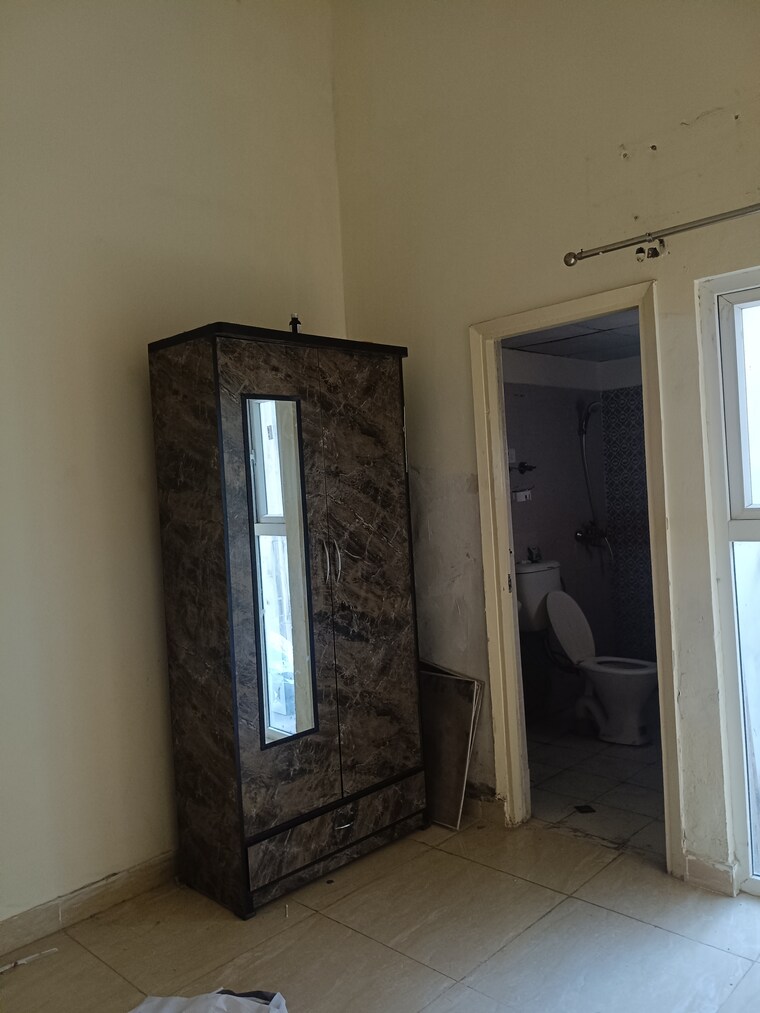 Room, gaur-city-2-14th-avenue 1 Bedroom 550 Sq.Ft. Apartment In Sector 16c Greater Noida Greater Noida 9550527