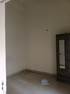Room in 1 BHK Apartment at Gaur City 2 - 14th Avenue, Sector 16c Greater Noida – for Rent