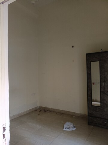 Room in 1 BHK Apartment at Gaur City 2 - 14th Avenue, Sector 16c Greater Noida – for Rent