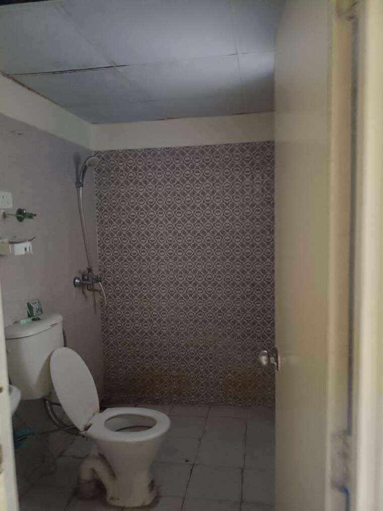 Bathroom, gaur-city-2-14th-avenue 1 Bedroom 550 Sq.Ft. Apartment In Sector 16c Greater Noida Greater Noida 9550527
