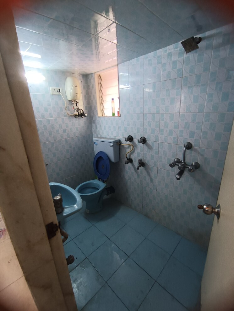 Bathroom, kirit-chs 1 Bedroom 600 Sq.Ft. Apartment In Malad West Mumbai 9550537