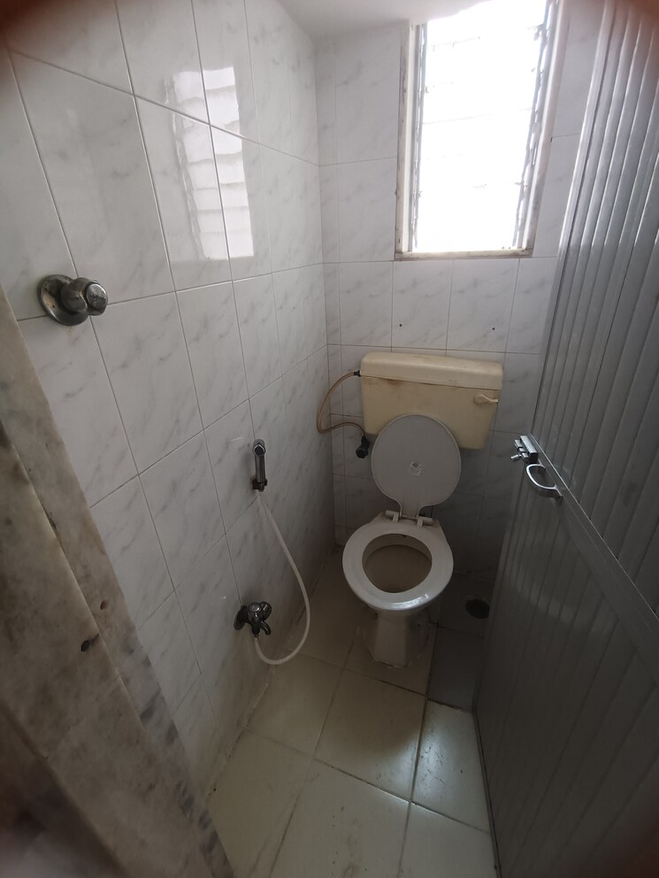 Bathroom, neelkanth-chs-malad-west 1 Bedroom 600 Sq.Ft. Apartment In Malad West Mumbai 9550548