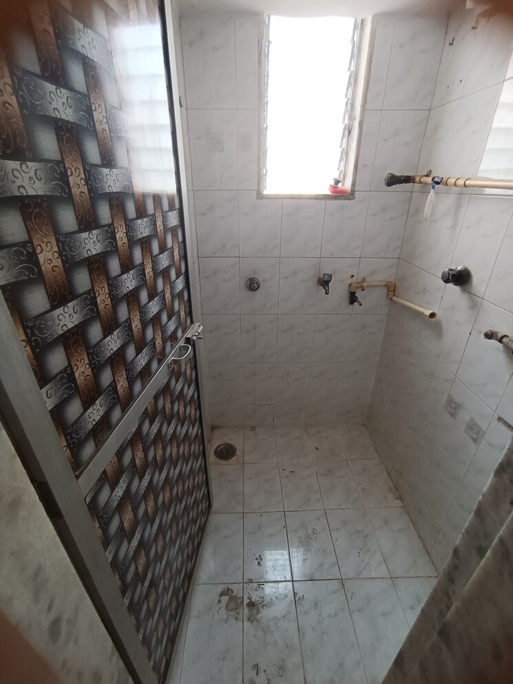 Bathroom, neelkanth-chs-malad-west 1 Bedroom 600 Sq.Ft. Apartment In Malad West Mumbai 9550548