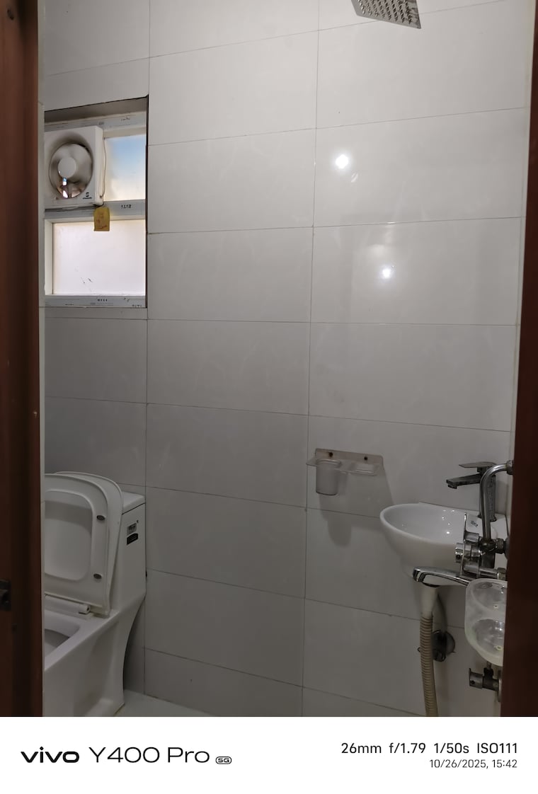 Bathroom, dwarka 2.5 Bedroom 750 Sq.Ft. Apartment In Dwarka Delhi 9550637