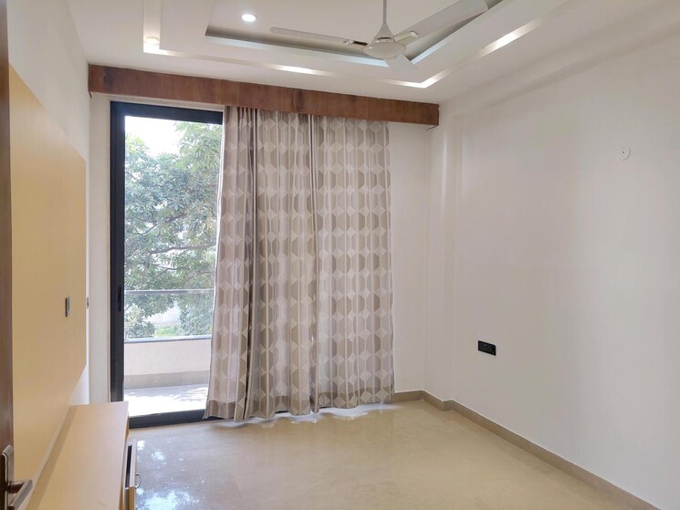 Room, dlf phase i 4 Bedroom 400 Sq.Ft. Builder Floor In Dlf Phase I Gurgaon 9550564