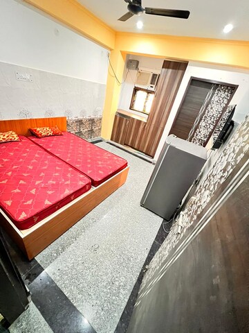 Bedroom in 1 RK Builder Floor at Ansal Sushant Lok I, Sector 43 – for Rent