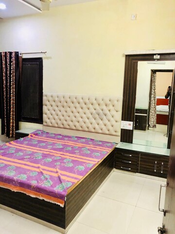 Bedroom in 6 BHK Villa at Pandri – for Rent