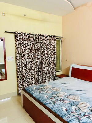 Bedroom in 6+ BHK Villa at Pandri – for Rent