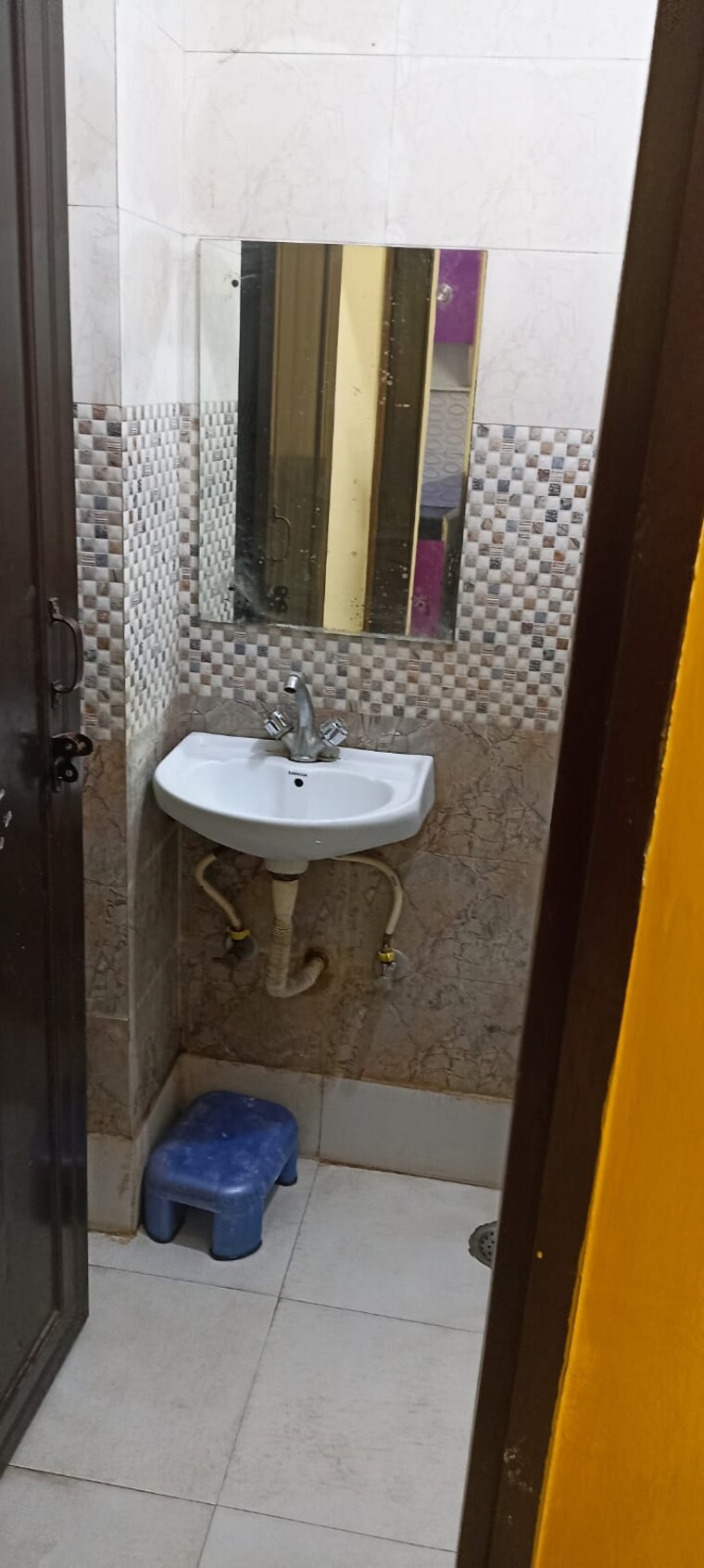 Bathroom, saket 3 Bedroom 1500 Sq.Ft. Builder Floor In Saket Delhi 9550620