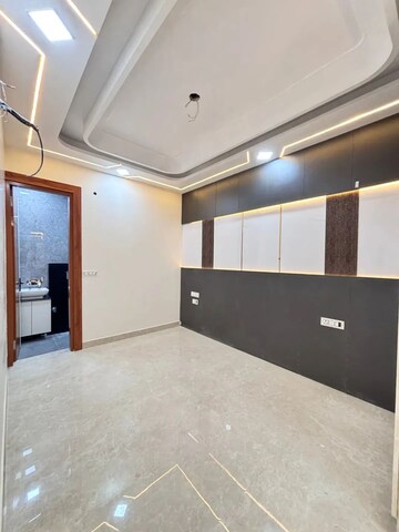 Room in 4 BHK Builder Floor at SA HOMES I, Uttam Nagar – for Sale