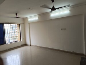 Room in 2 BHK Apartment at Mohid Heights, Andheri West – for Rent