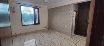 Room in 3 BHK Apartment at Royale Wind Cross, Ambala Highway – for Rent
