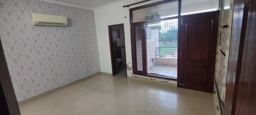 Room in 3 BHK Apartment at Royale Wind Cross, Ambala Highway – for Rent