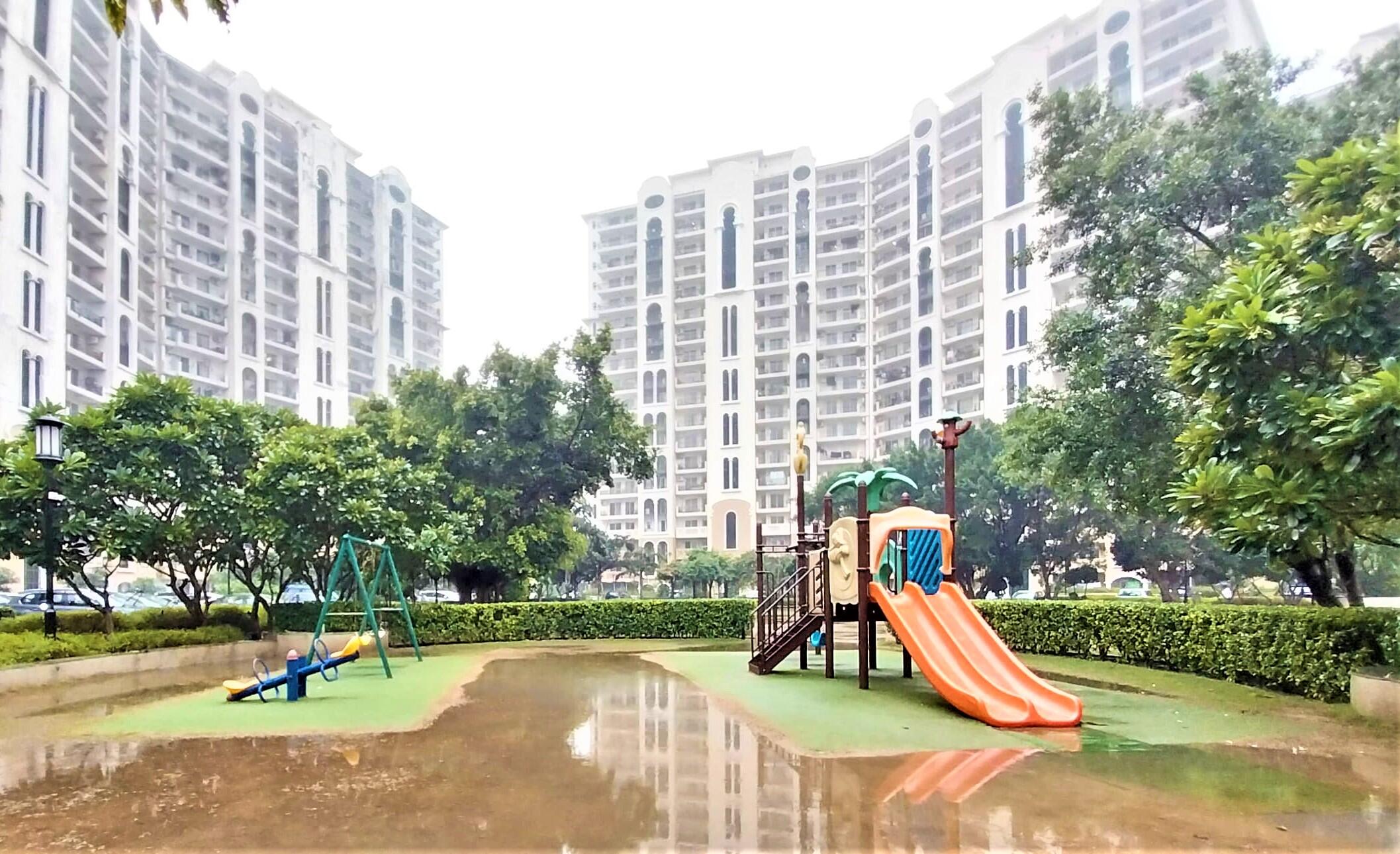 3 BHK + Servant Room Apartment For Sale in DLF New Town Heights I
