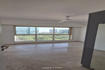 Room in 2.5 BHK Apartment at Godrej The Trees, Vikhroli East – for Rent