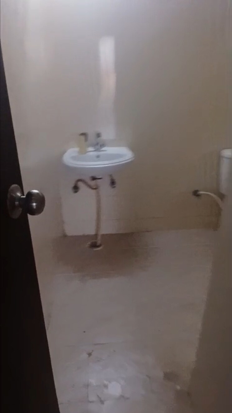 Bathroom, bptp-park-81 4 Bedroom 500 Sq.Yd. Apartment In Sector 81 Faridabad 9550684