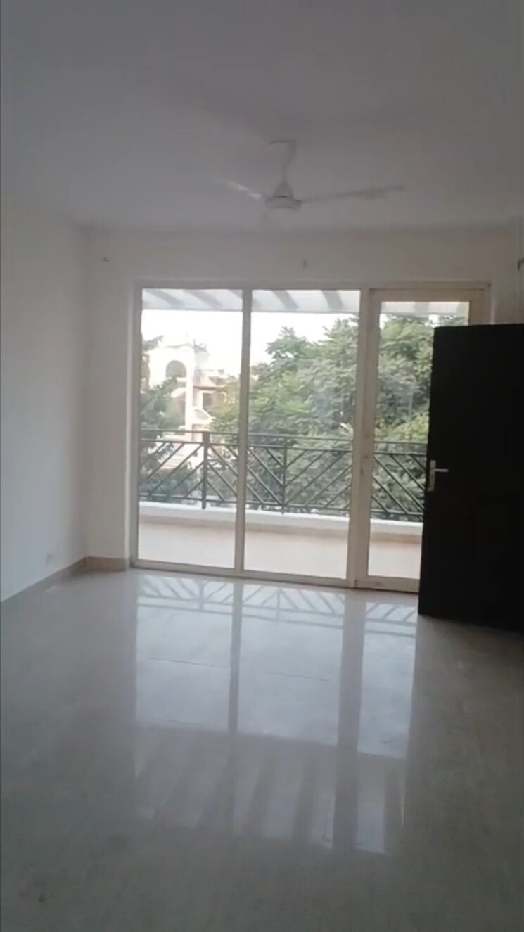 Room, bptp-park-81 4 Bedroom 500 Sq.Yd. Apartment In Sector 81 Faridabad 9550684