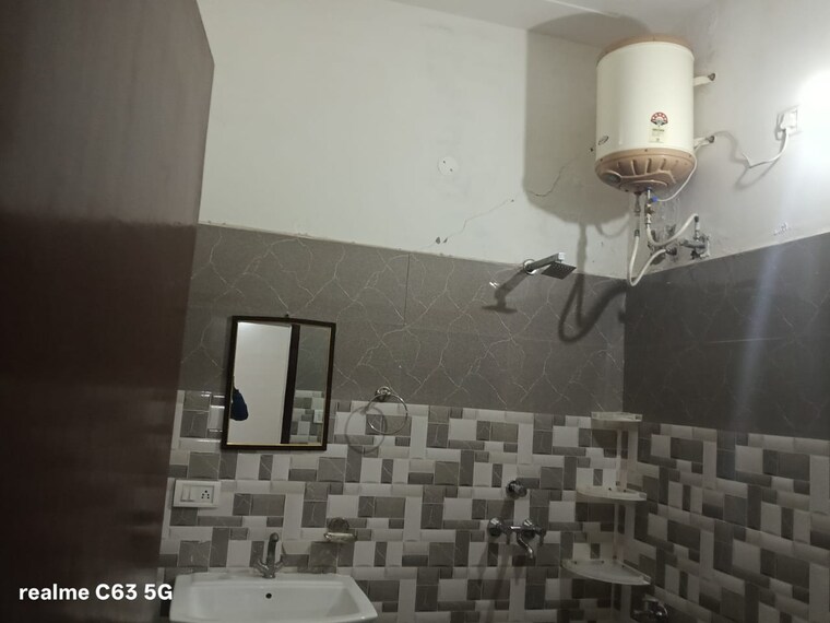 Bathroom, satish-golden-enclave 2 Bedroom 1350 Sq.Ft. Villa In Lohgarh Zirakpur 9550689