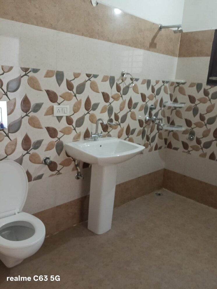 Bathroom, satish-golden-enclave 2 Bedroom 1350 Sq.Ft. Villa In Lohgarh Zirakpur 9550689