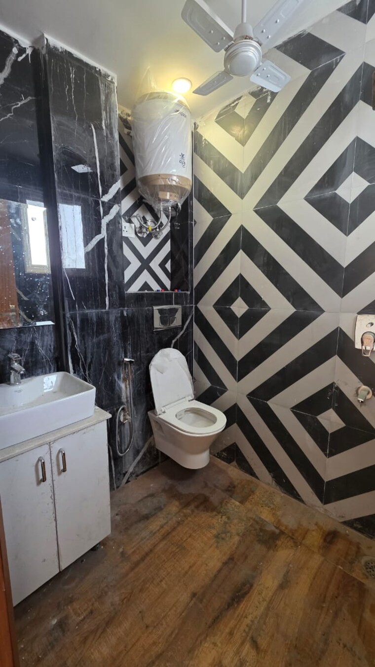 Attached Bathroom, freedom fighters enclave 3 Bedroom 1650 Sq.Ft. Apartment In Freedom Fighters Enclave Delhi 9550721