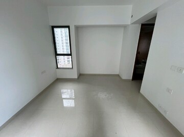 Room in 2 BHK Apartment at Kalpataru Immensa D, Kolshet Road – for Sale