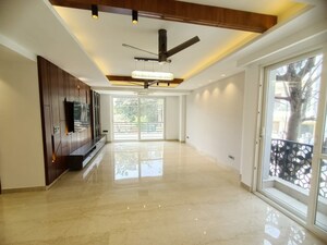 Parking in 4 BHK Builder Floor at Sector 56 – for Sale