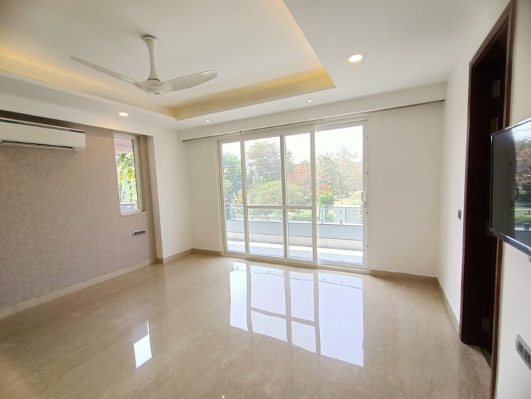 Room, sector 56 4 Bedroom 4500 Sq.Ft. Builder Floor In Sector 56 Gurgaon 9550778