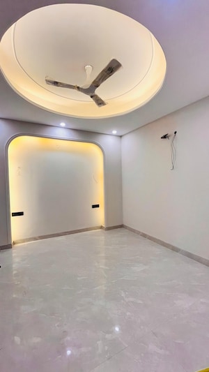 Room in 4 BHK Builder Floor at Sushant Lok I – for Sale