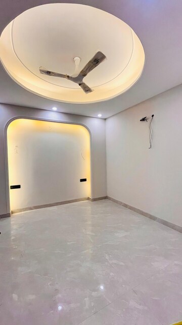 Room in 4 BHK Builder Floor at Sushant Lok I – for Sale