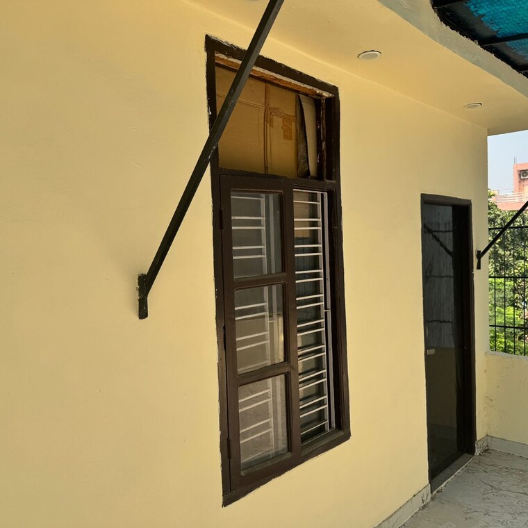 undefined, rwa-apartments-sector-47 5 Bedroom 200 Sq.Mt. Independent House In Sector 47 Noida 9550825