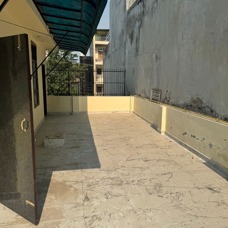Balcony, rwa-apartments-sector-47 5 Bedroom 200 Sq.Mt. Independent House In Sector 47 Noida 9550825